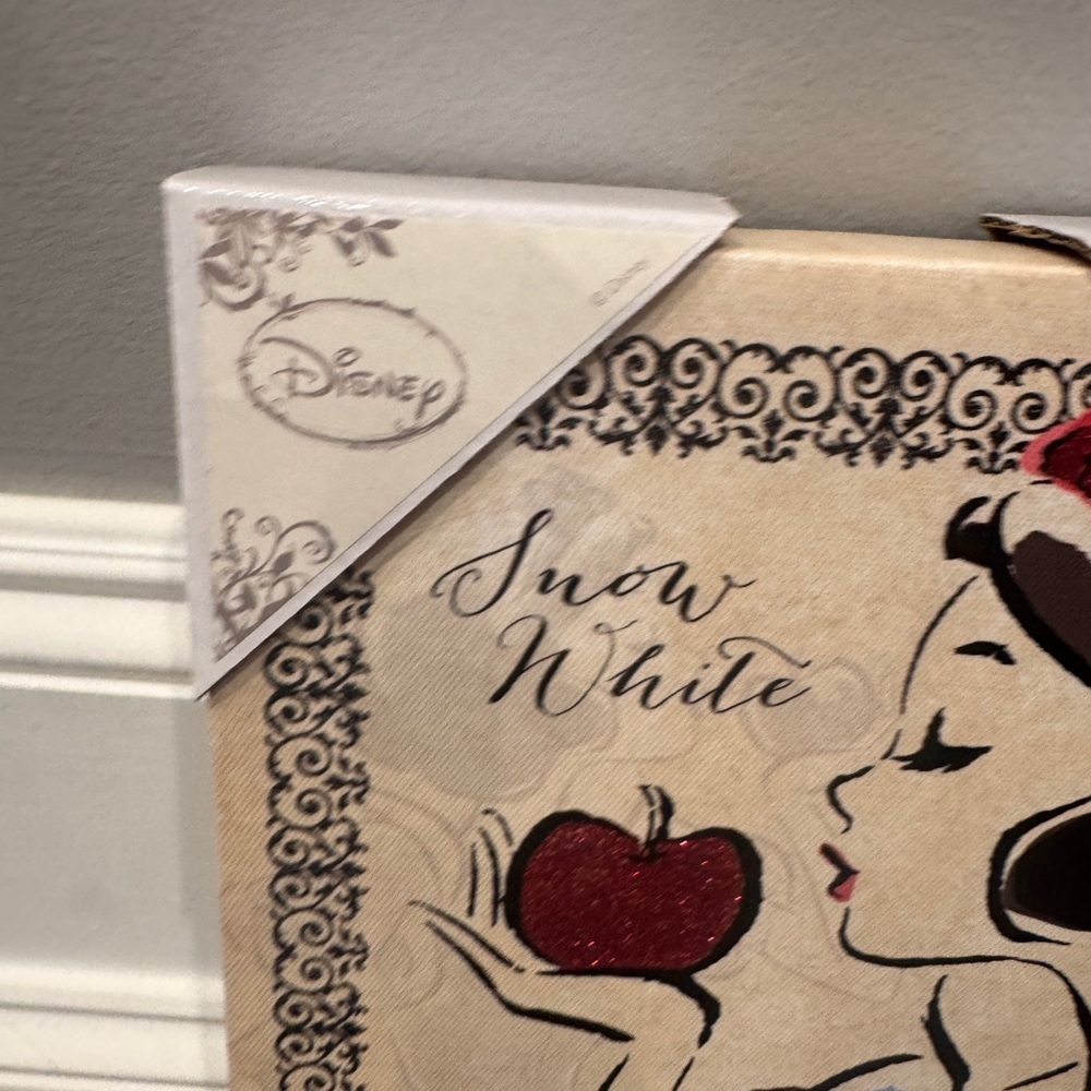 NWT Artissimo Disney Snow White Canvas Print with Red and Blue Glitter Accents - Picture 2 of 4